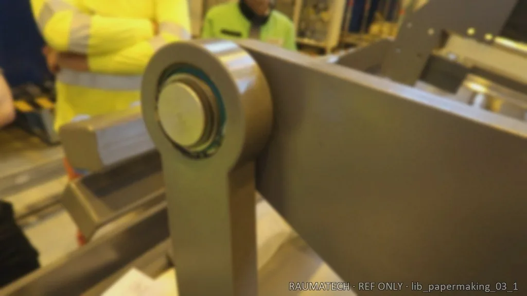 Oscillating support arm detail
