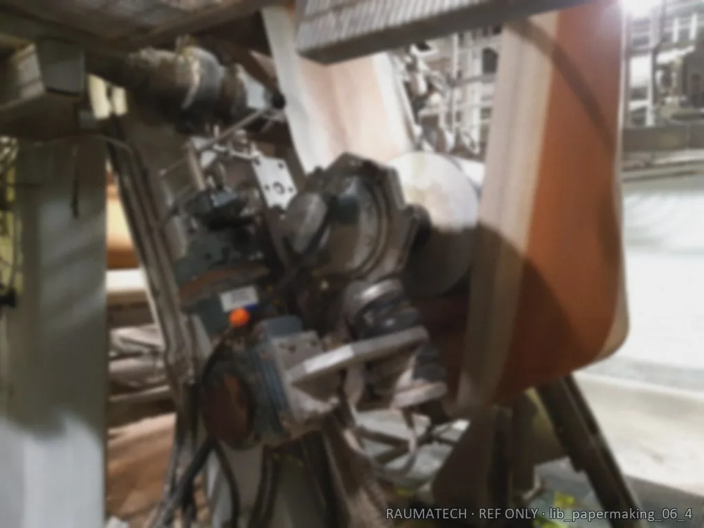 Cylinder head and drive end
