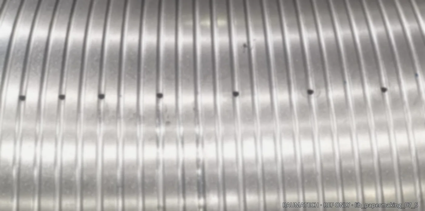 Slotted directional nozzle plate